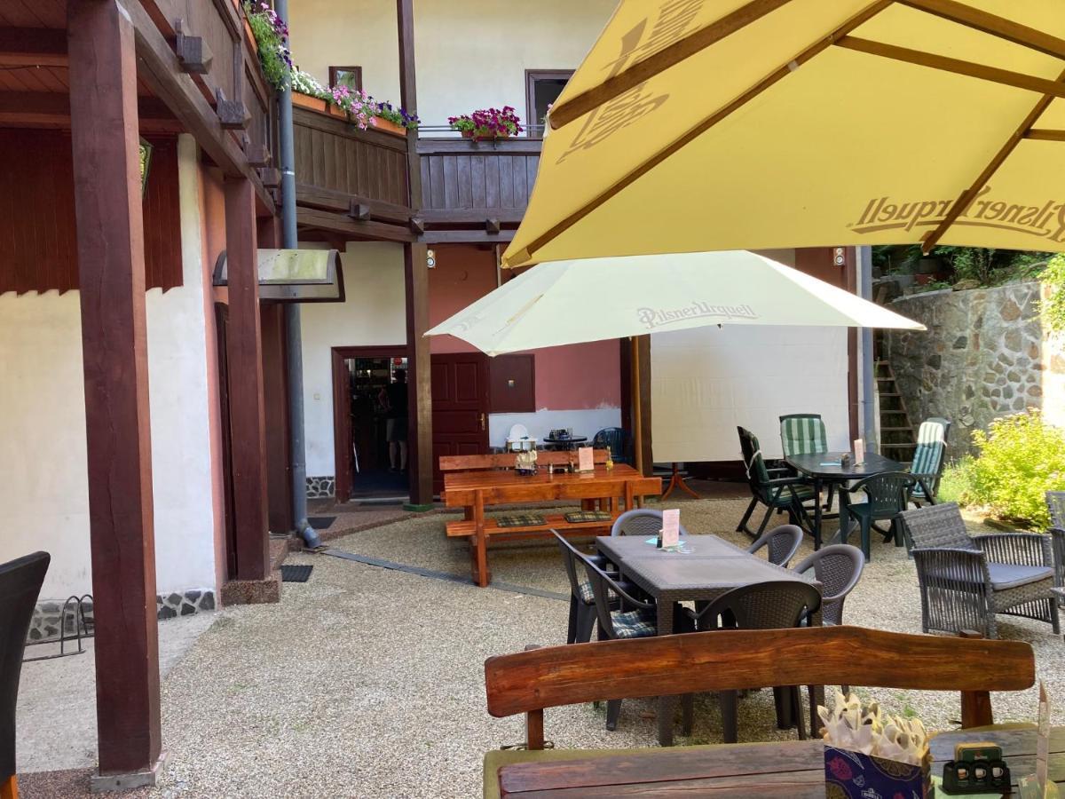 Country House & Restaurant Hronec Buitenkant foto